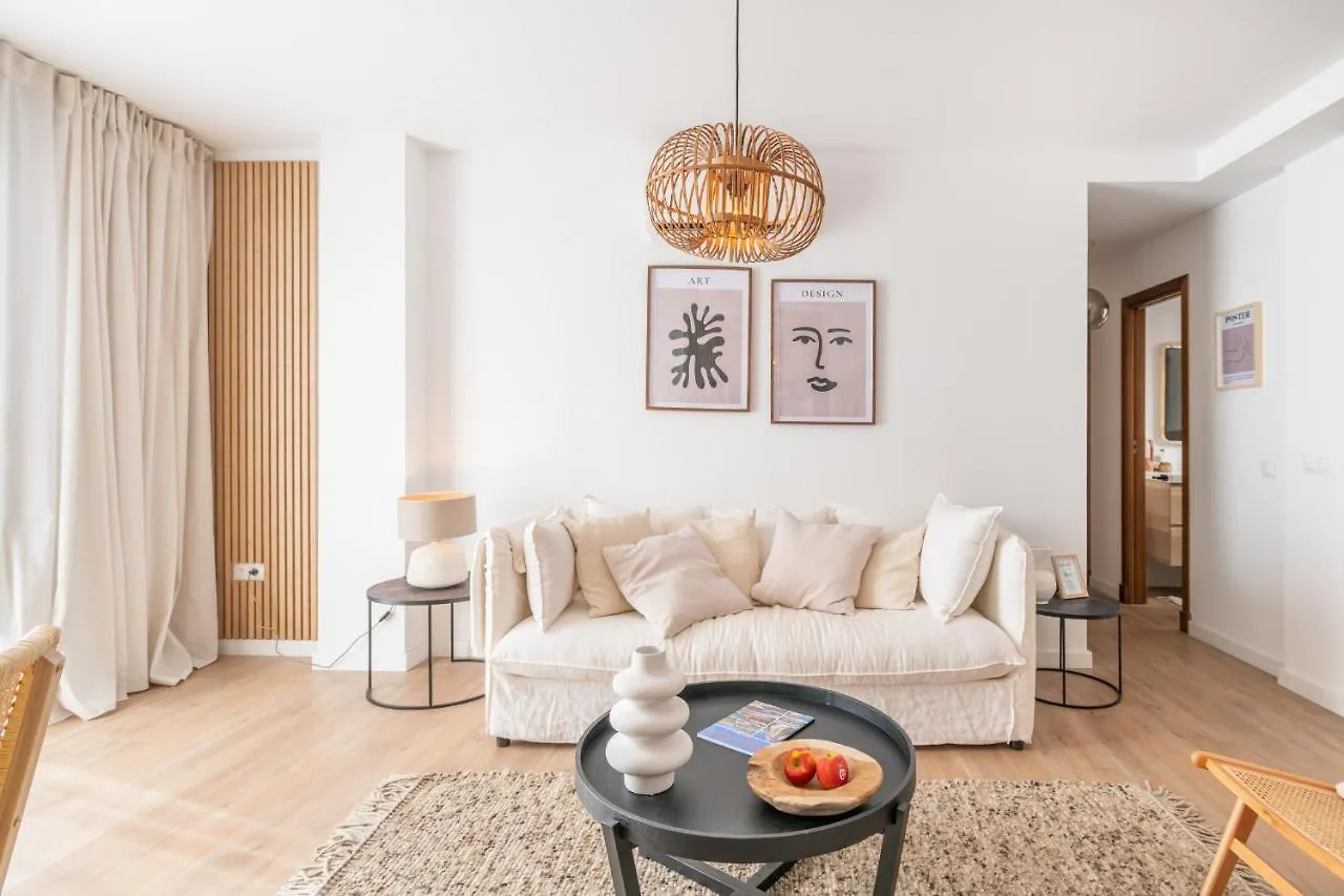 Malasana 13: Central Historic Apartment with Two Bedrooms Malaga